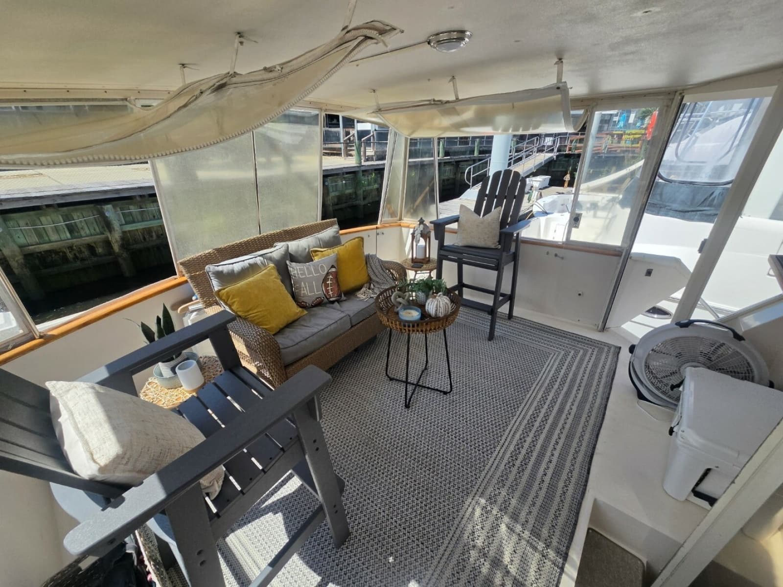 1990 Viking 44 Aft Cabin Motor Yacht - Photo 20