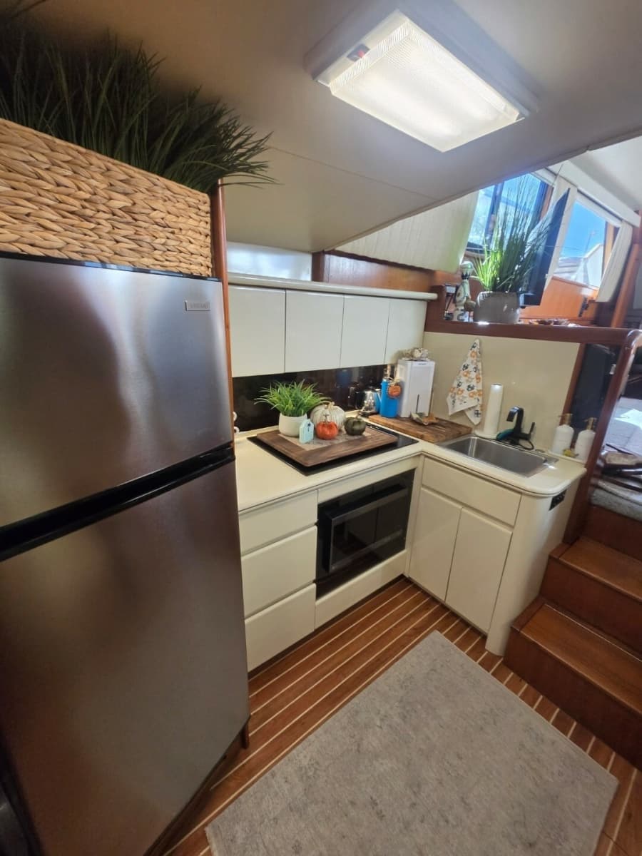 1990 Viking 44 Aft Cabin Motor Yacht - Photo 17