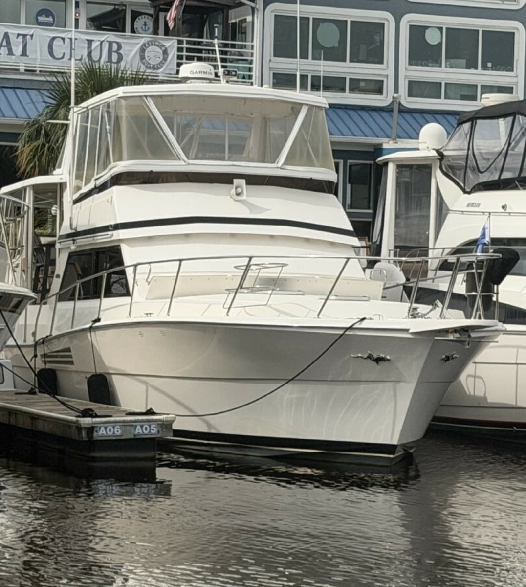 1990 Viking 44 Aft Cabin Motor Yacht - Photo 2