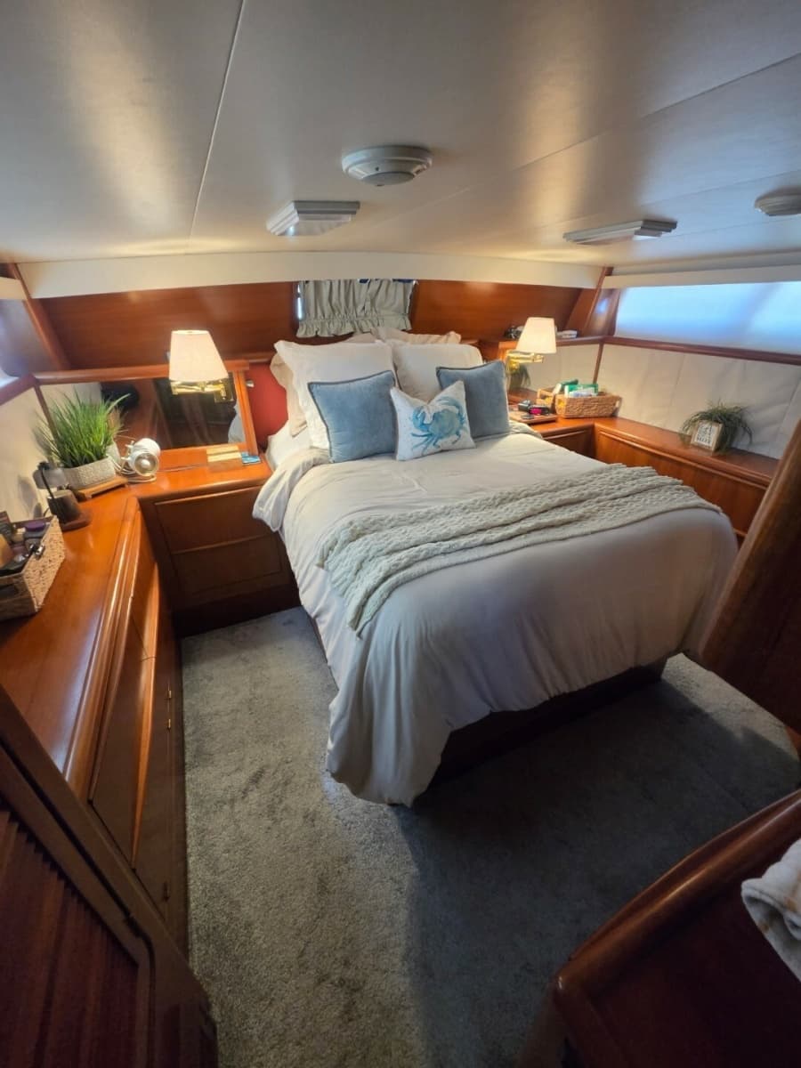 1990 Viking 44 Aft Cabin Motor Yacht - Photo 14