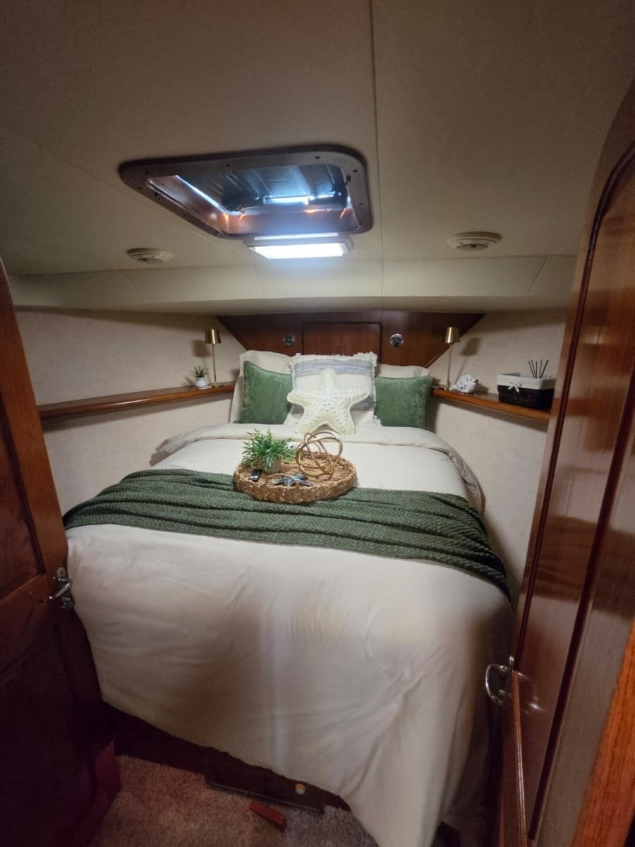 1990 Viking 44 Aft Cabin Motor Yacht - Photo 18