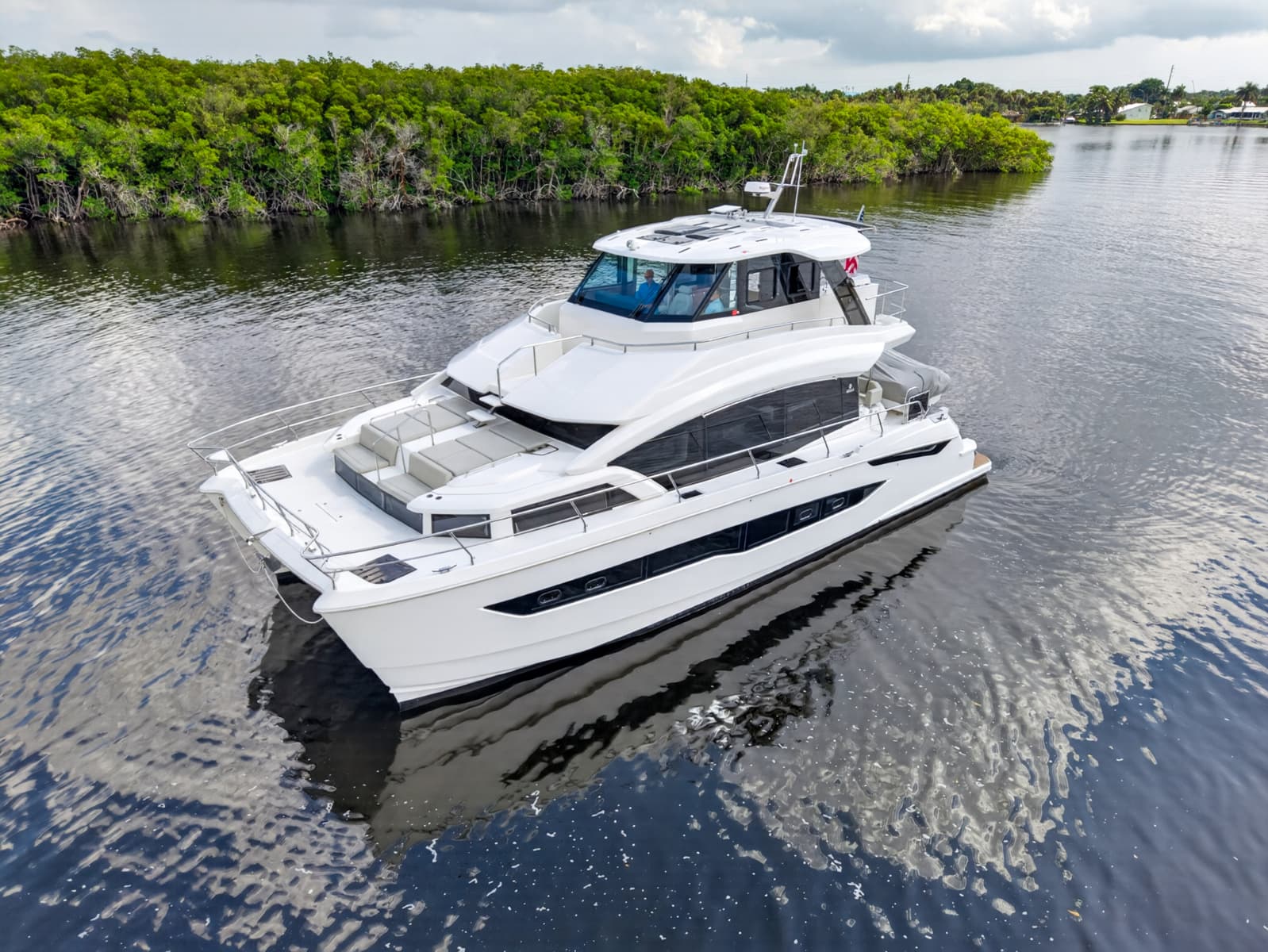2025 Aquila 54 YACHT - Photo 2
