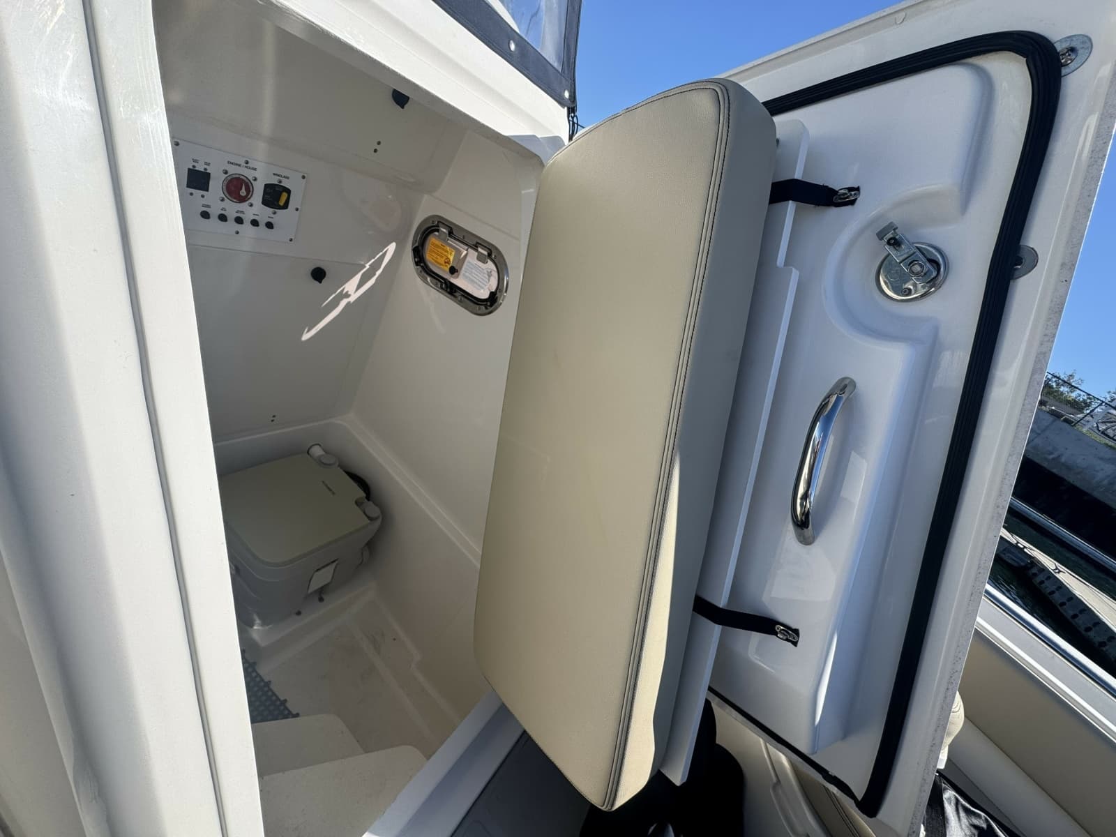 2018 Pursuit  - Photo 8