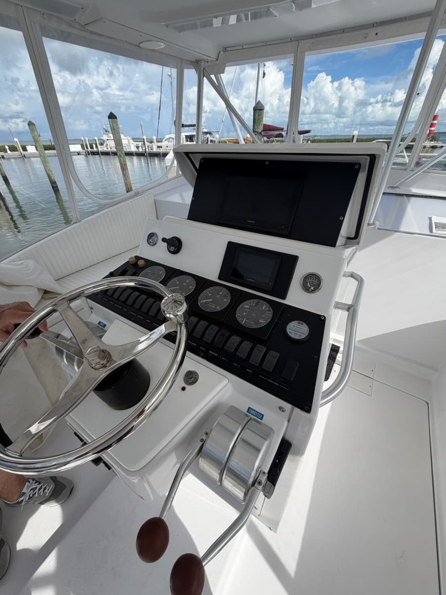 1998 Luhrs 40 Open - Photo 10