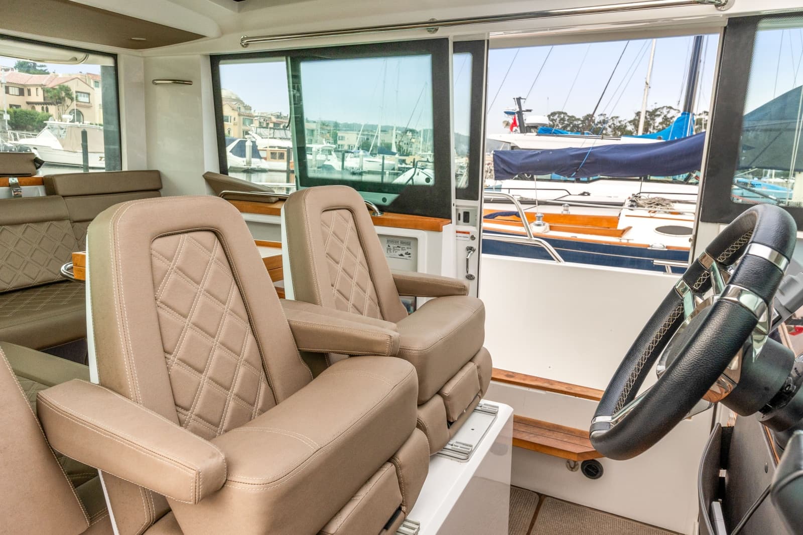 2019 Axopar 37 Cabin - Photo 6