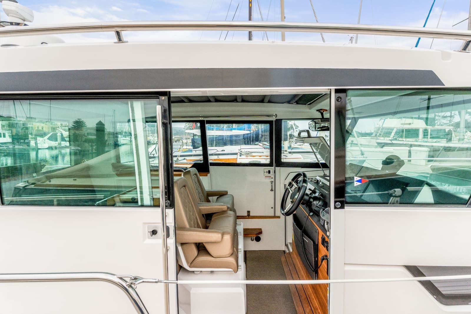 2019 Axopar 37 Cabin - Photo 19