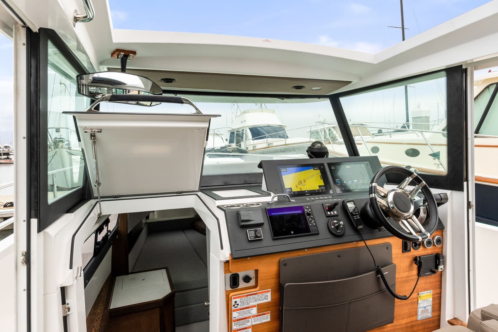 2019 Axopar 37 Cabin - Photo 10
