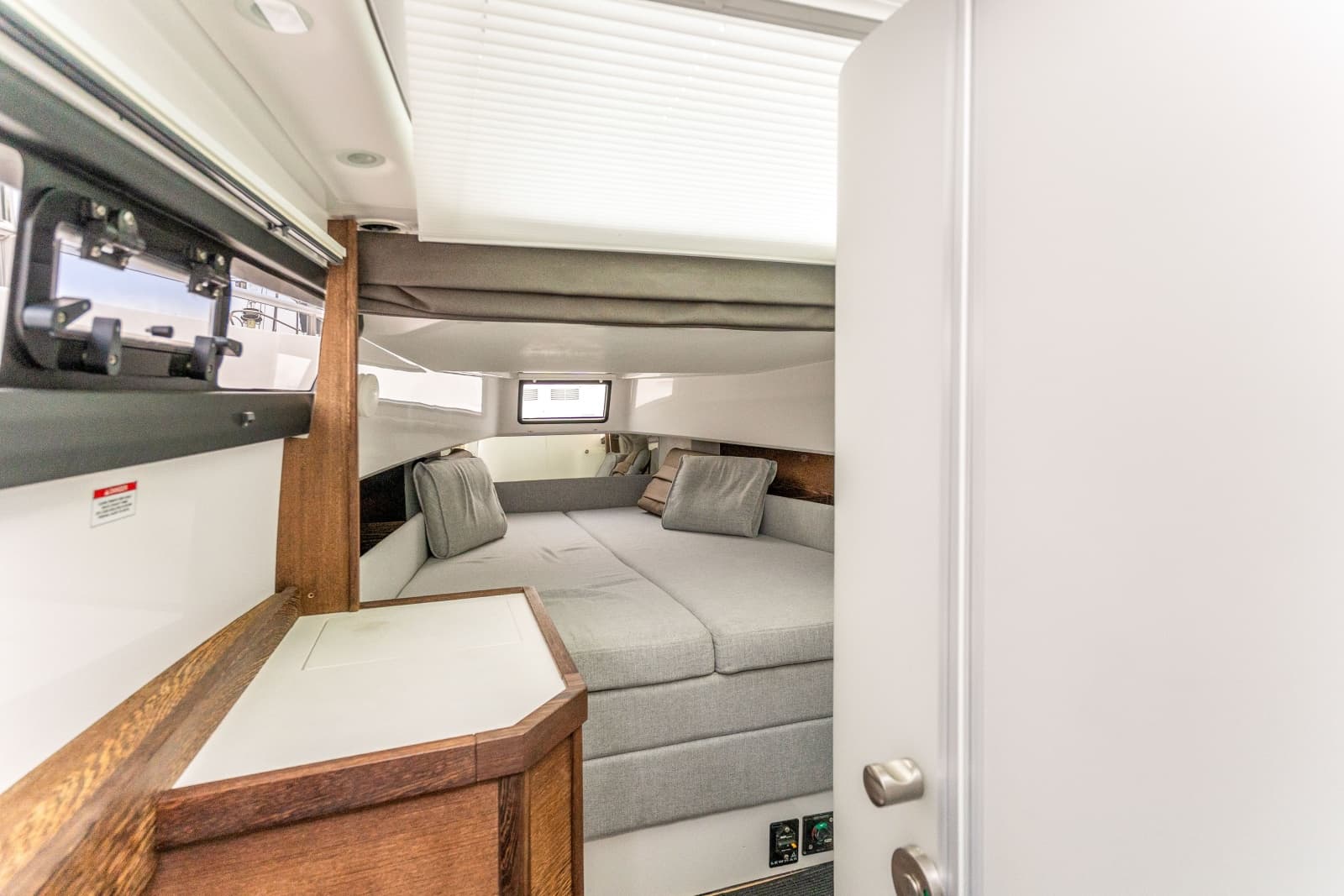 2019 Axopar 37 Cabin - Photo 11