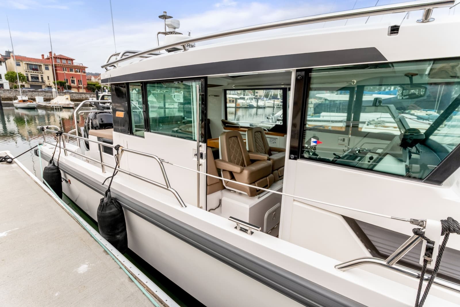 2019 Axopar 37 Cabin - Photo 20