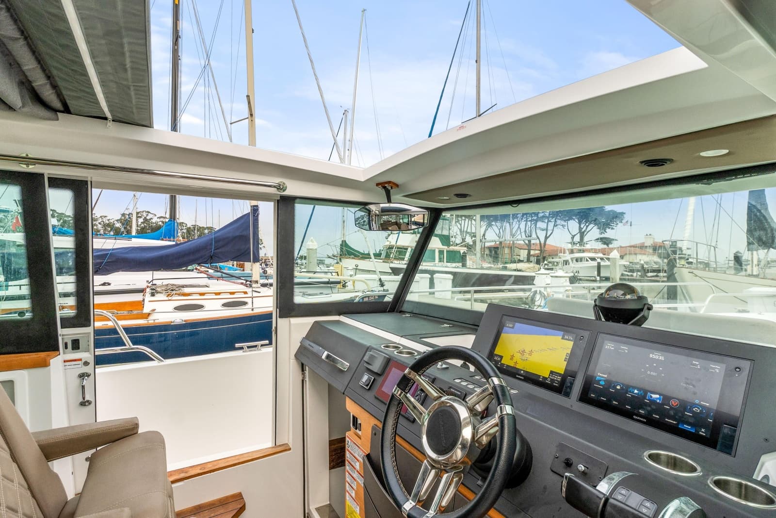 2019 Axopar 37 Cabin - Photo 8