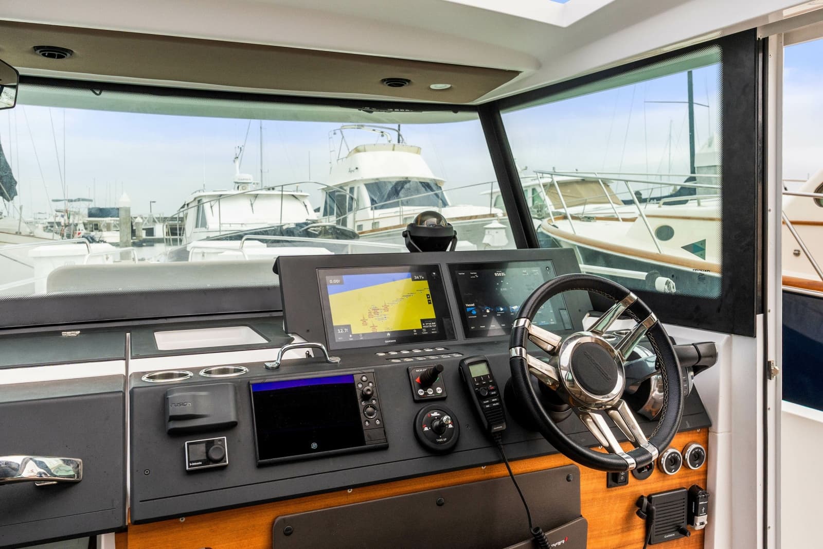 2019 Axopar 37 Cabin - Photo 9