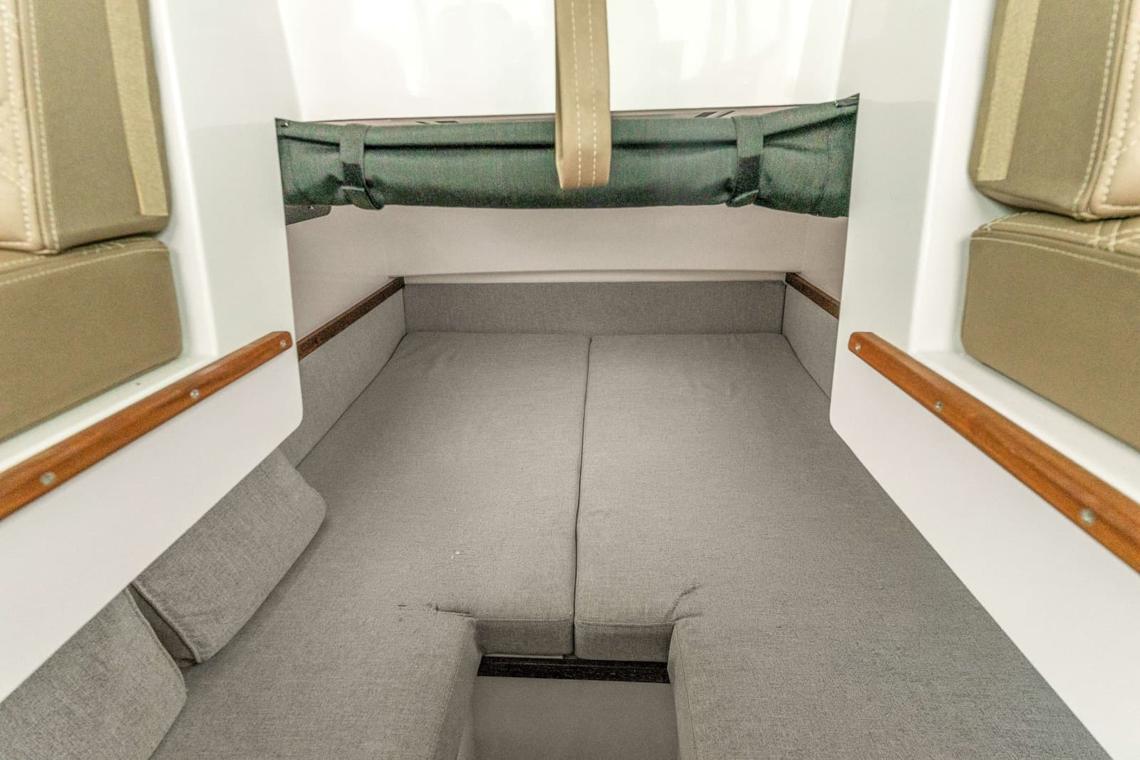 2019 Axopar 37 Cabin - Photo 15
