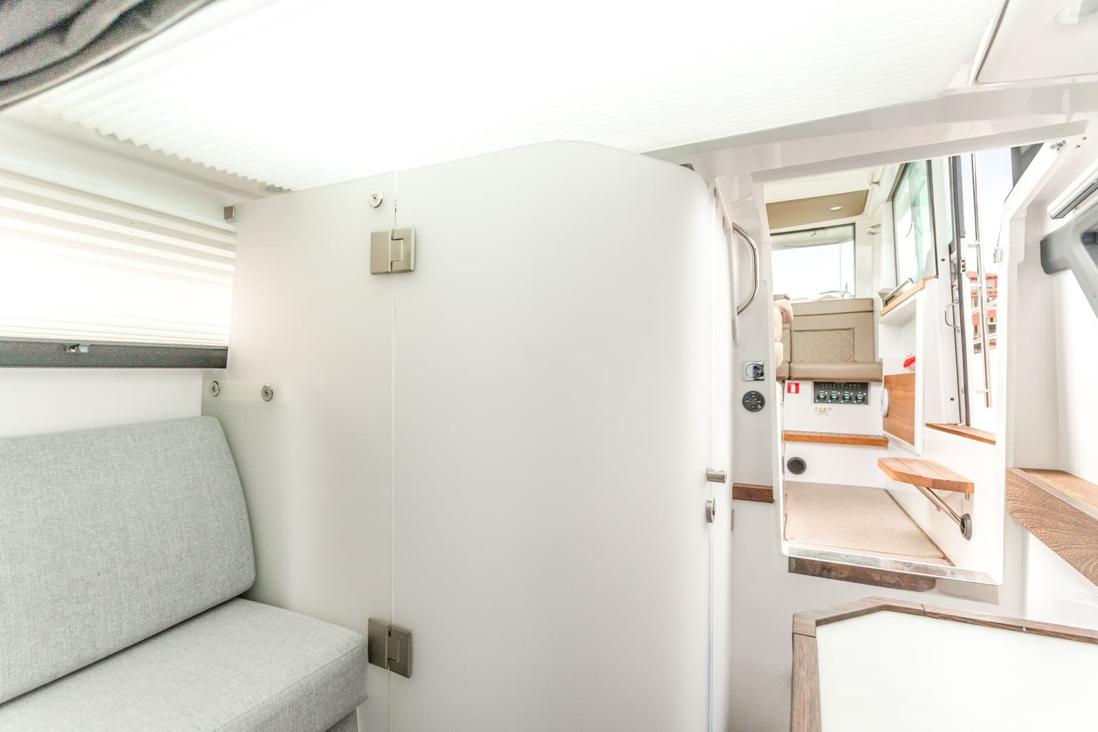 2019 Axopar 37 Cabin - Photo 12