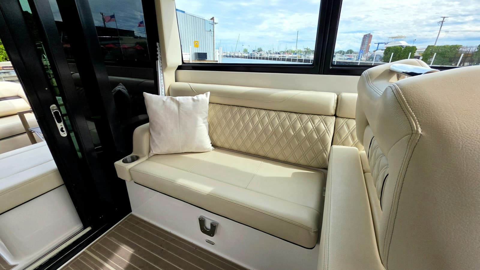 2023 Regal 36 XO - Photo 9