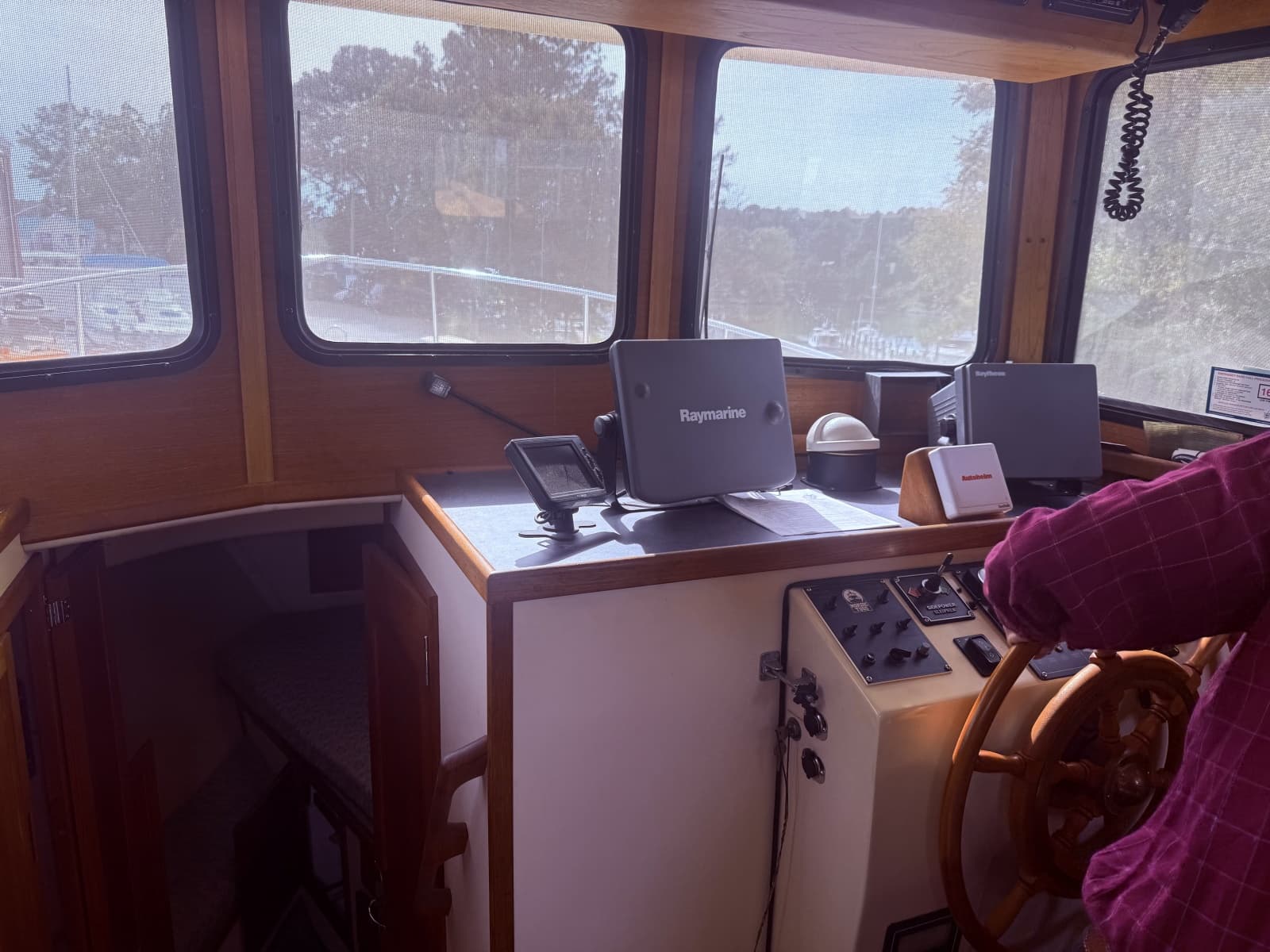 1998 Nordic Tugs 32 - Photo 8