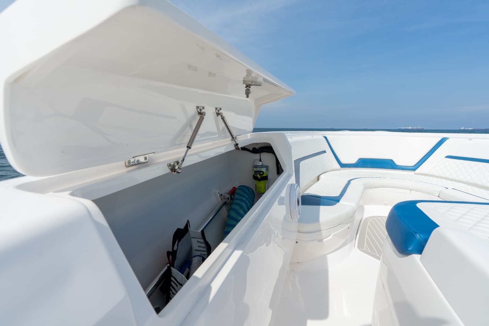 2018 Intrepid 407 Panacea - Photo 23