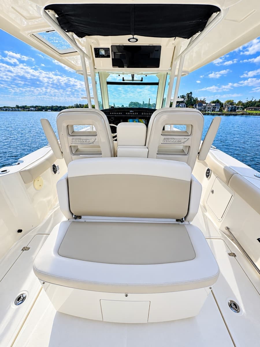 2024 Boston Whaler 330 Outrage - Photo 24