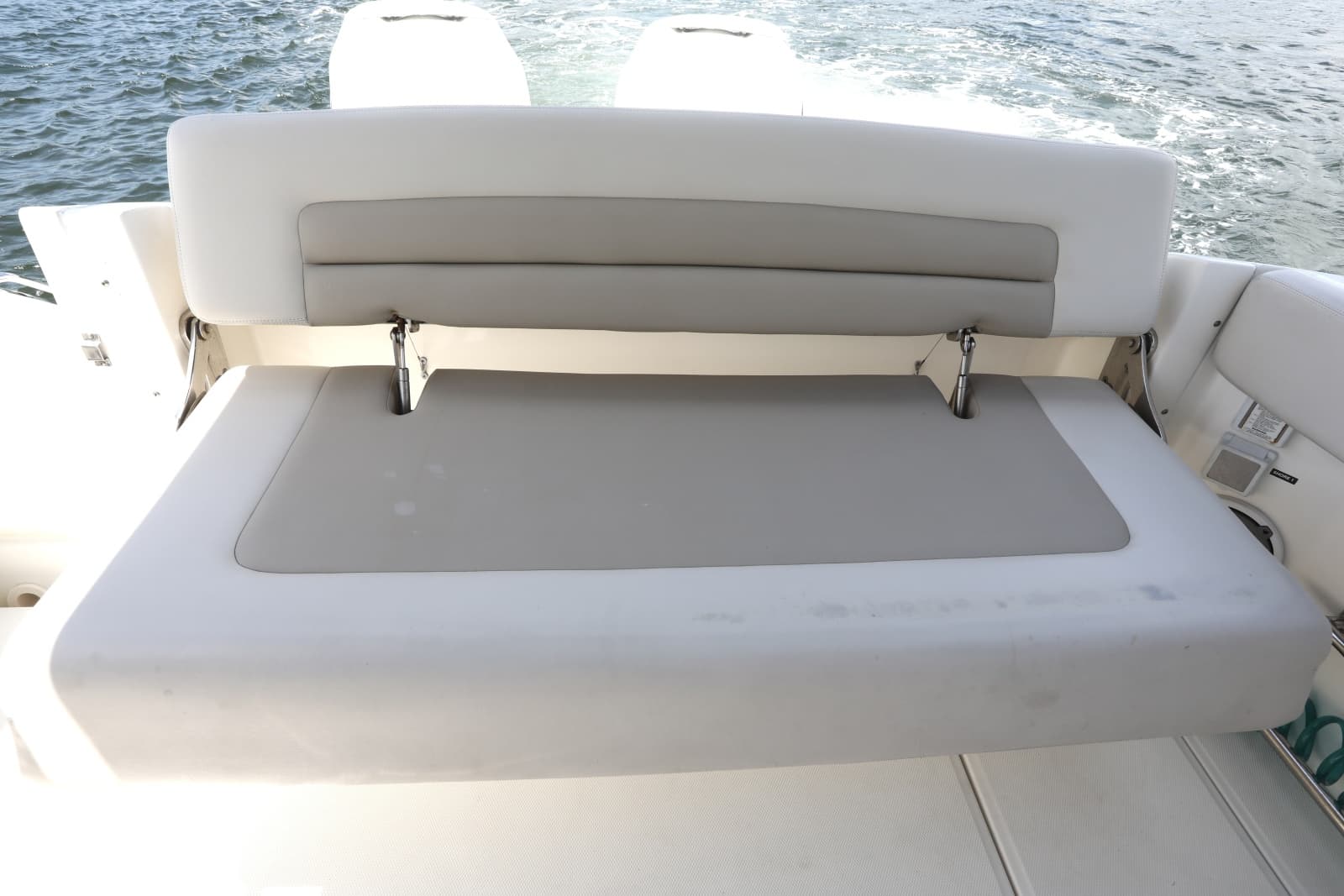 2016 Boston Whaler 320 Vantage - Photo 23