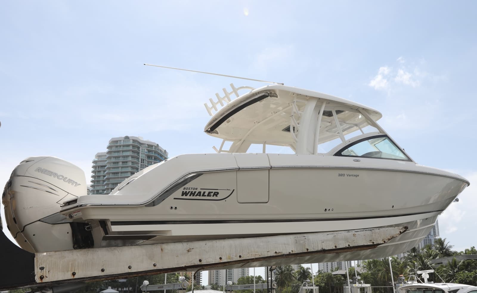 2016 Boston Whaler 320 Vantage - Photo 1