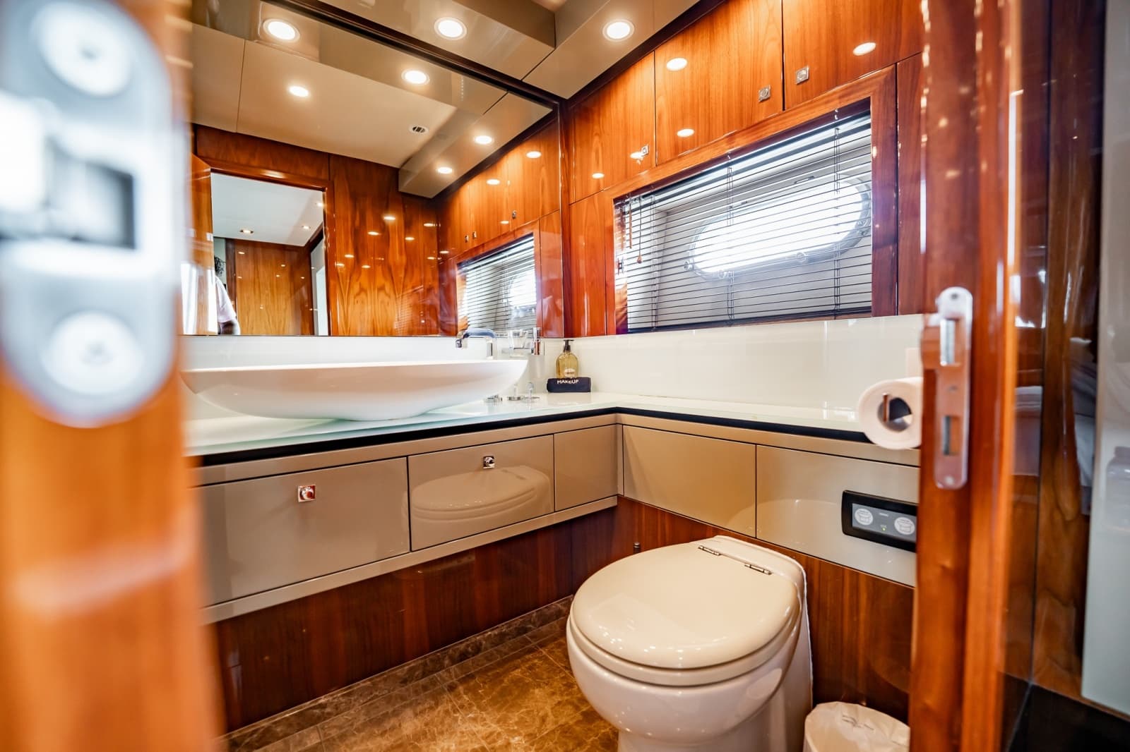 2009 Sunseeker Predator 84 - Photo 42