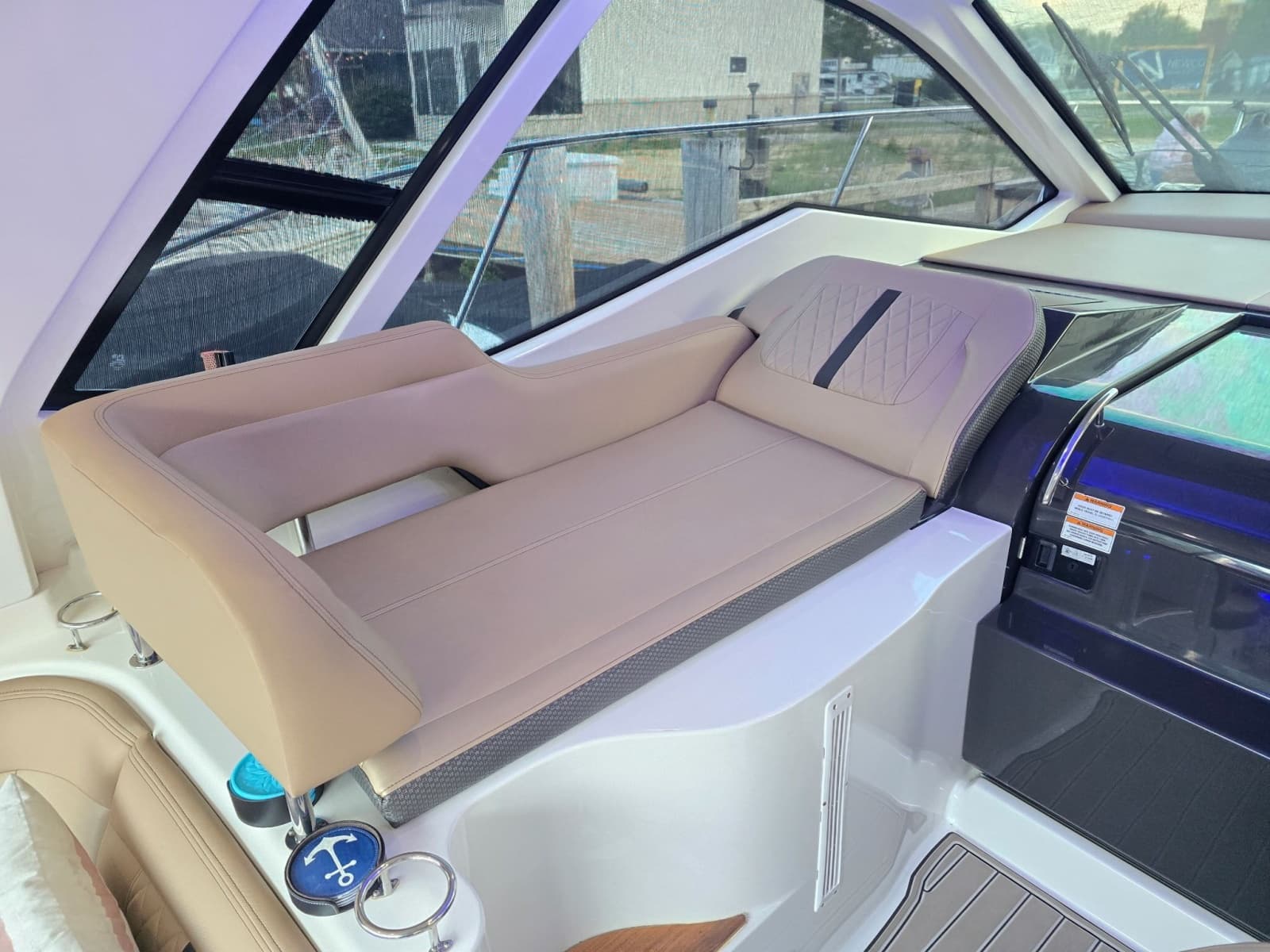 2017 Sea Ray 350 Sundancer Coupe - Photo 14