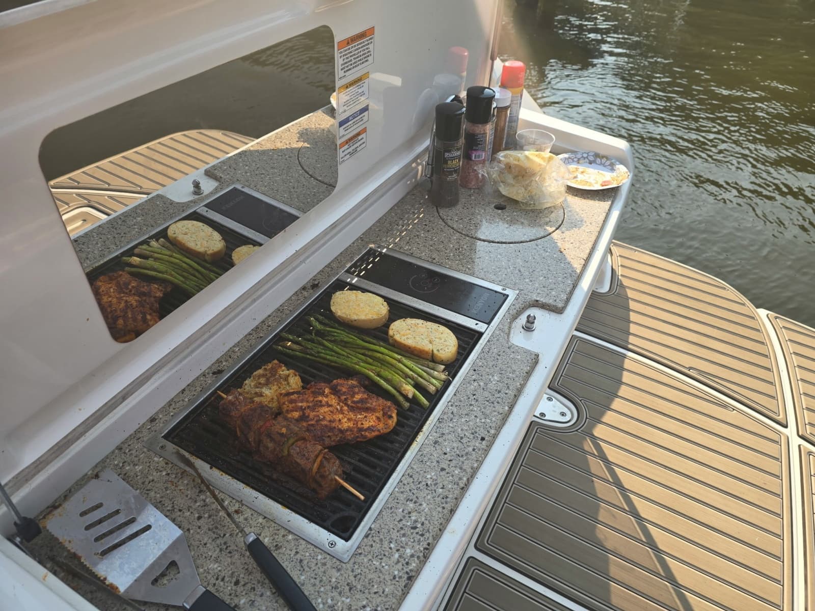 2017 Sea Ray 350 Sundancer Coupe - Photo 7