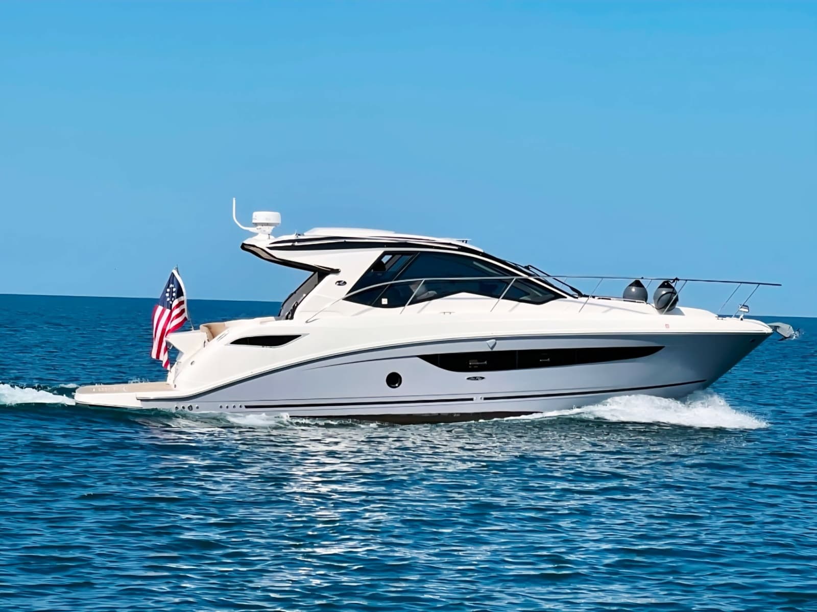 2017 Sea Ray 350 Sundancer Coupe - Photo 1