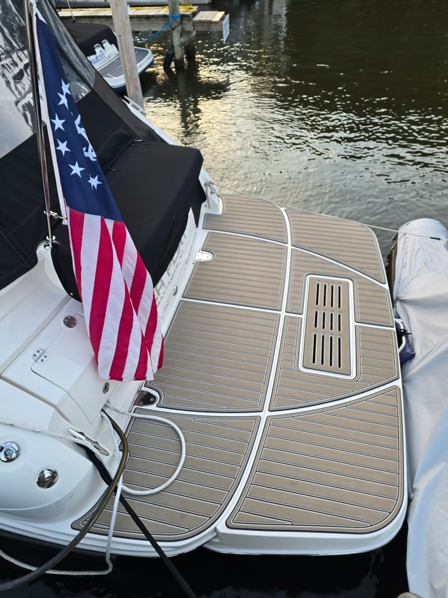 2017 Sea Ray 350 Sundancer Coupe - Photo 8