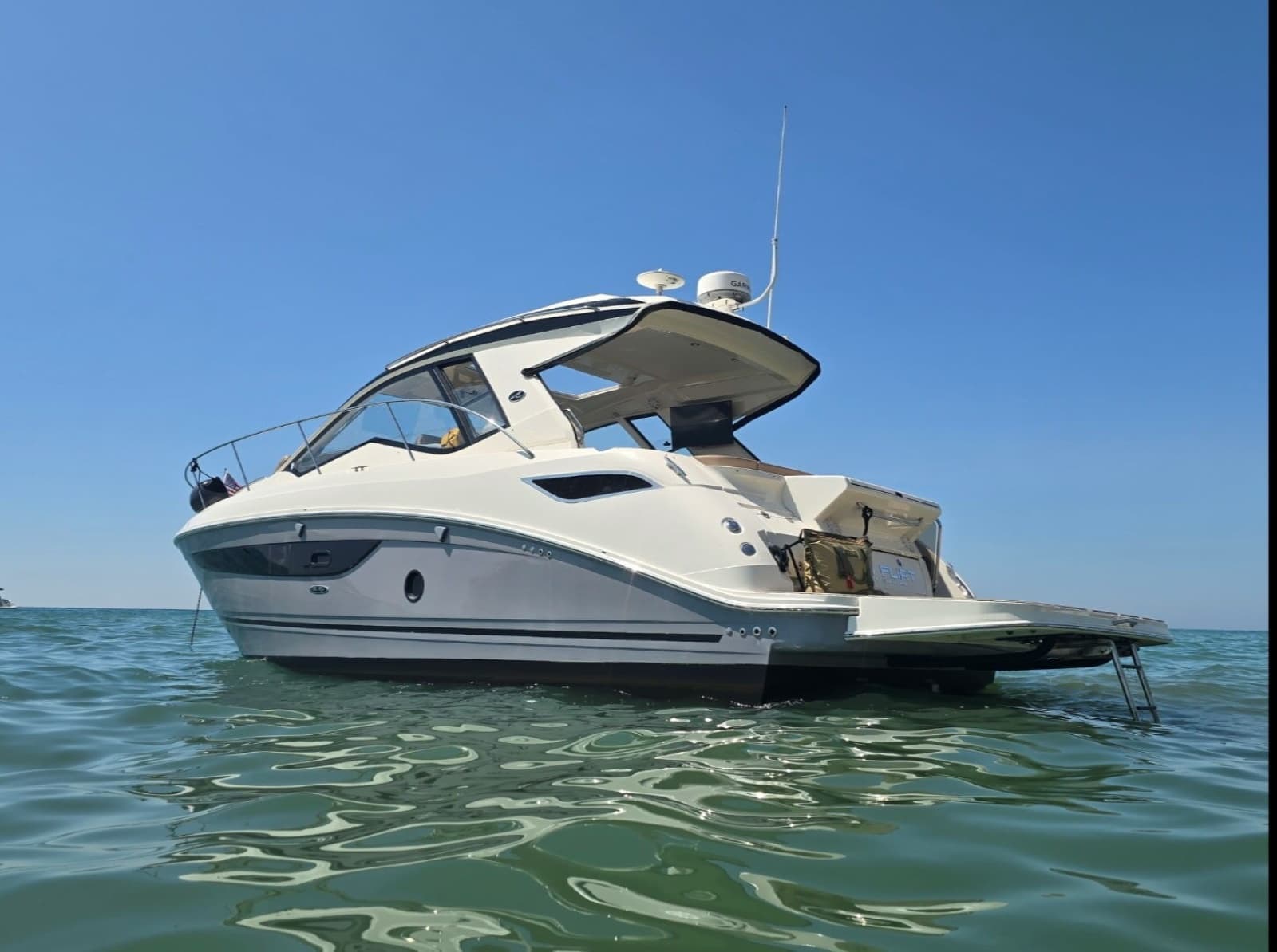 2017 Sea Ray 350 Sundancer Coupe - Photo 3