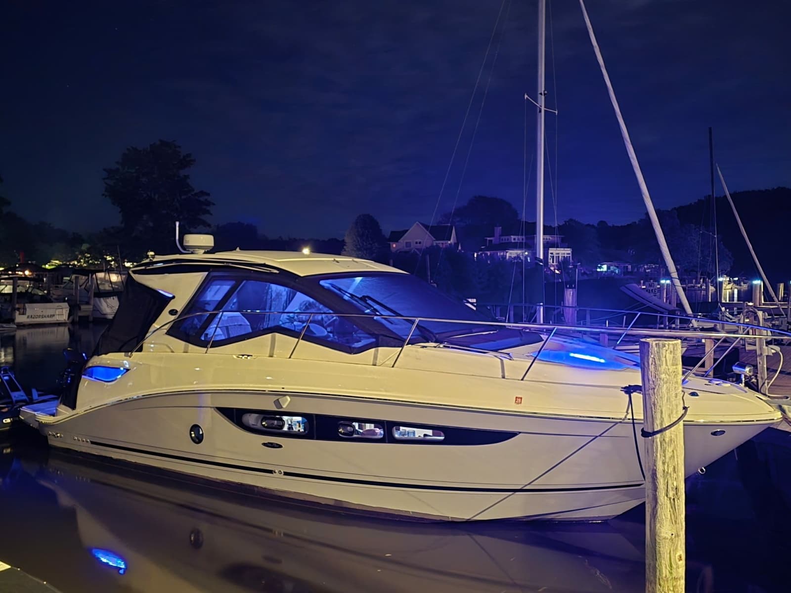 2017 Sea Ray 350 Sundancer Coupe - Photo 4