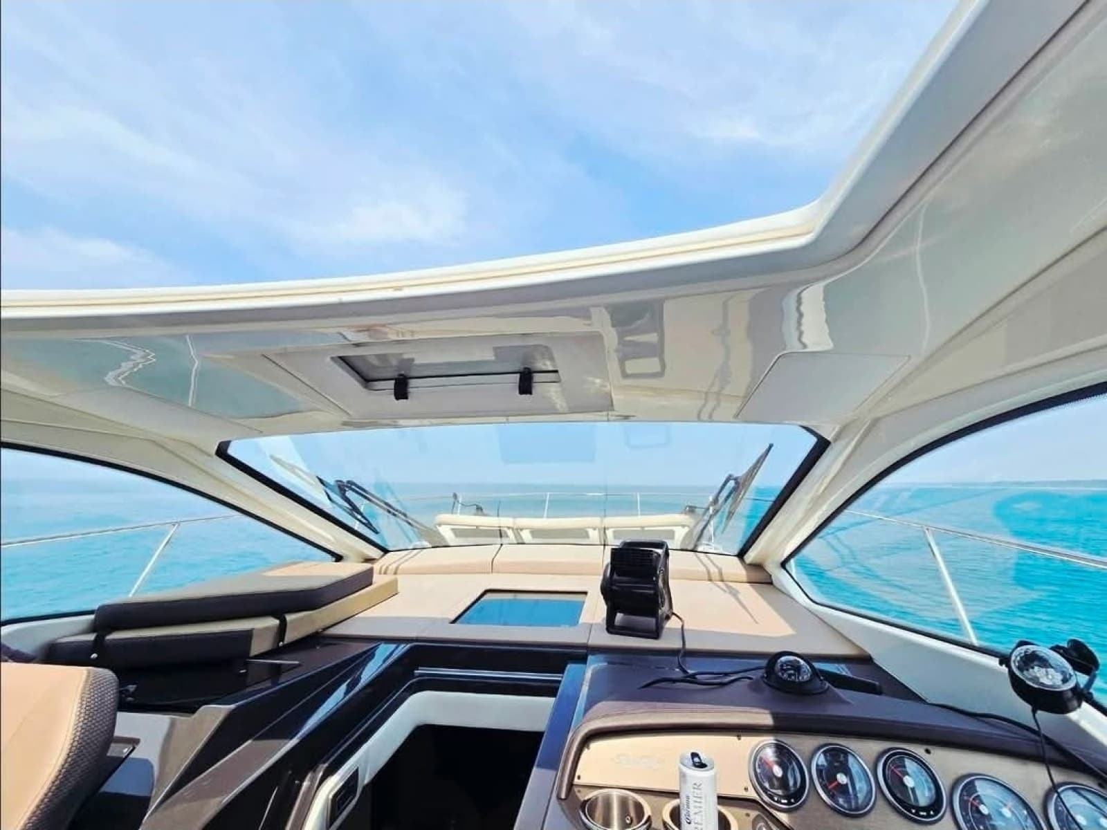 2017 Sea Ray 350 Sundancer Coupe - Photo 9