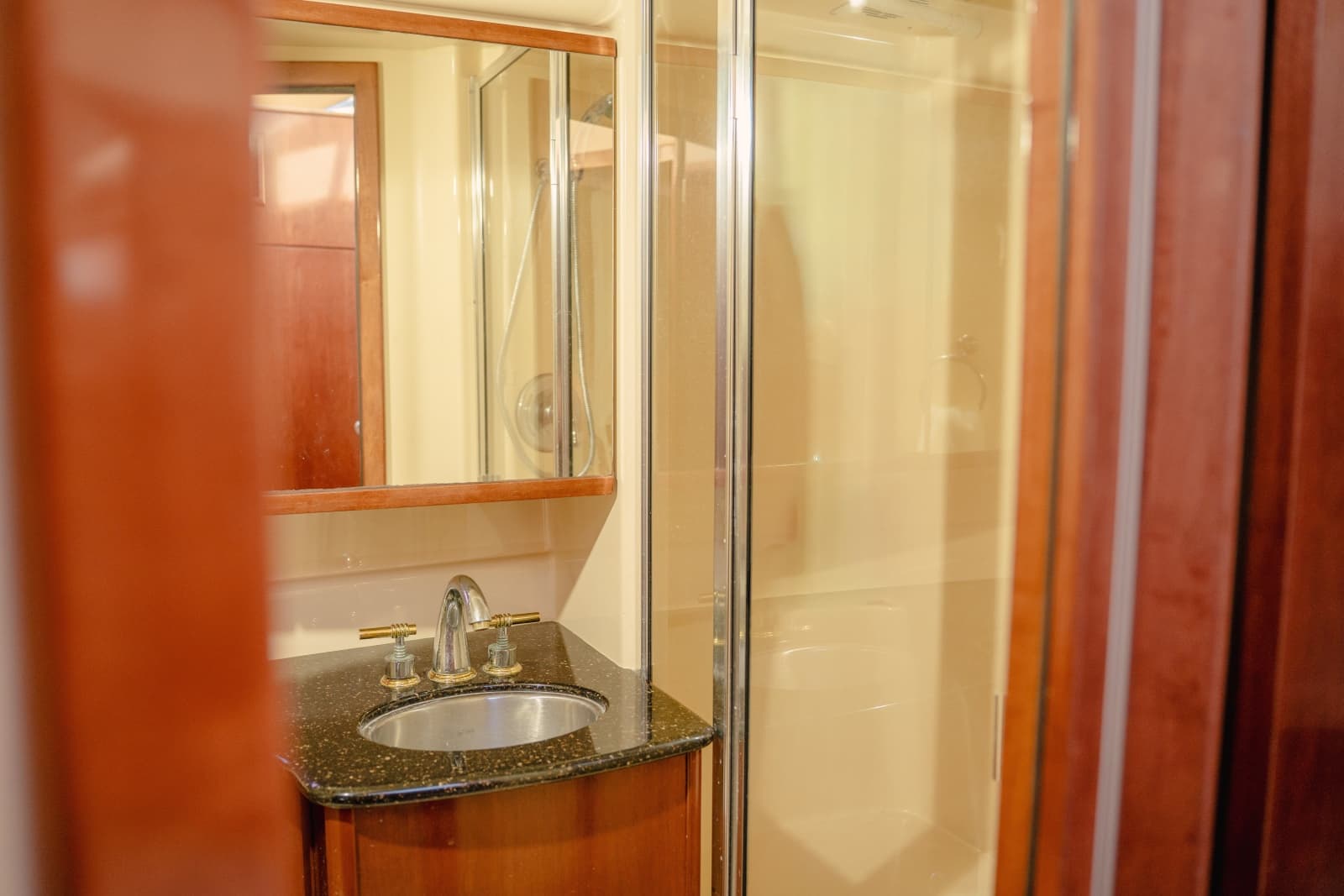 2008 Meridian 341 Sedan - Photo 11
