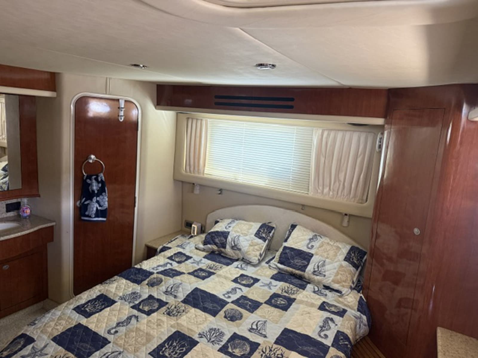 2004 Sea Ray 390 Motor Yacht - Photo 9