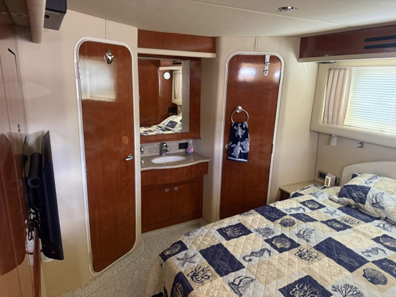 2004 Sea Ray 390 Motor Yacht - Photo 10