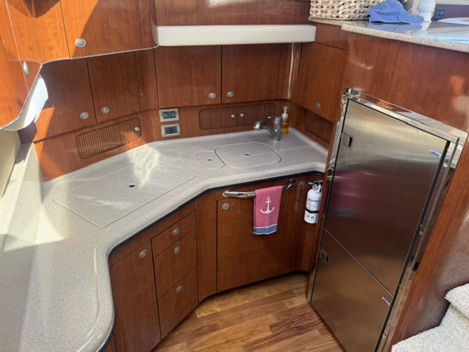 2004 Sea Ray 390 Motor Yacht - Photo 8