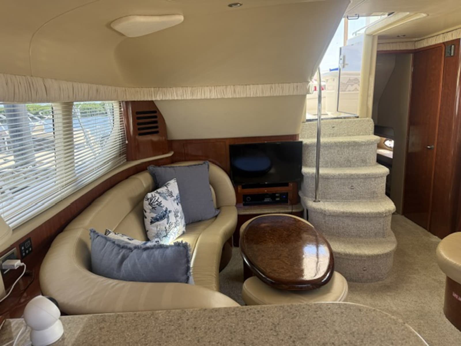 2004 Sea Ray 390 Motor Yacht - Photo 7