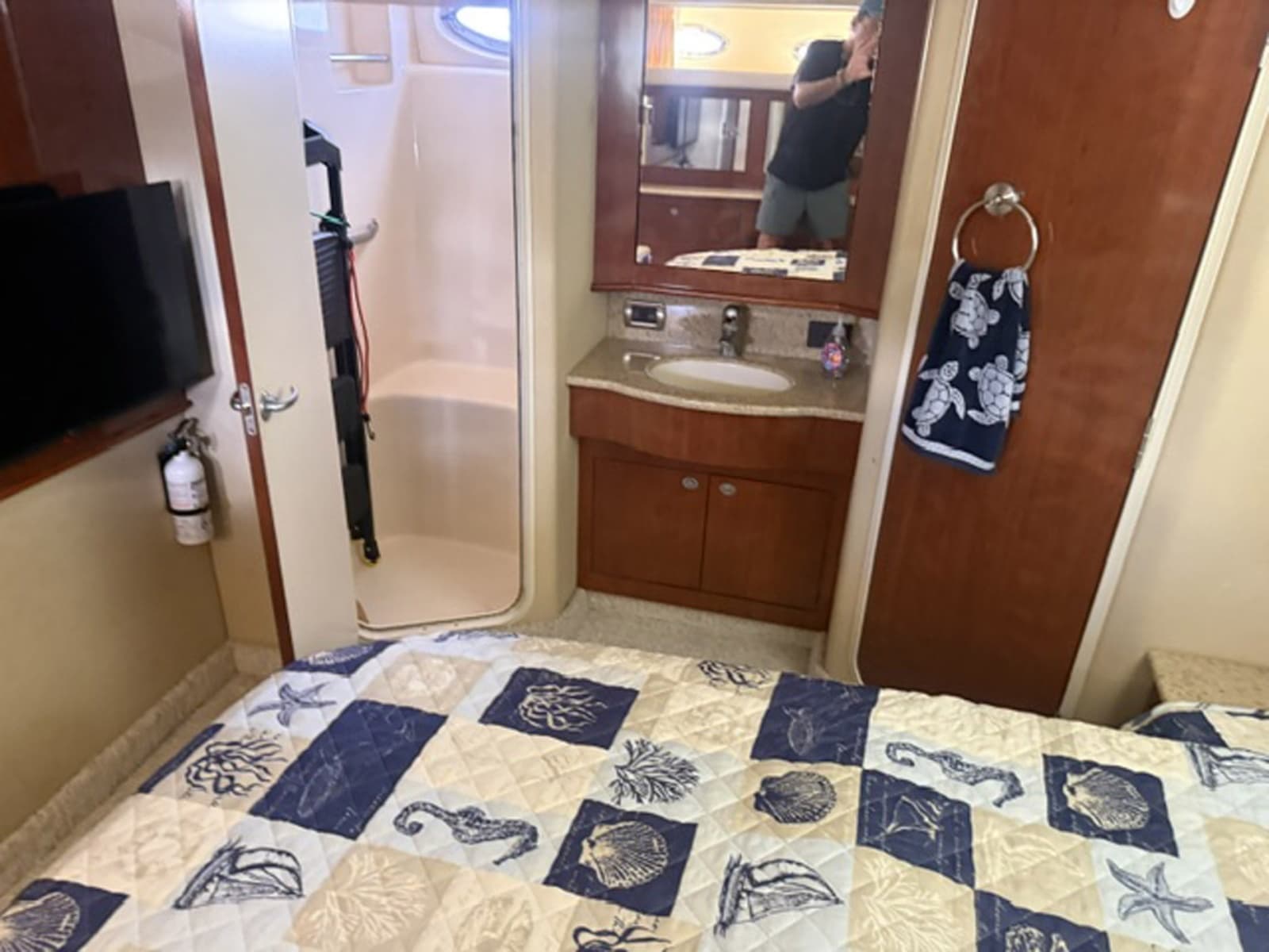 2004 Sea Ray 390 Motor Yacht - Photo 11