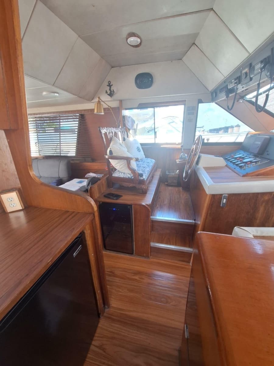 1988 Birchwood 44TS Motor Yacht - Photo 14