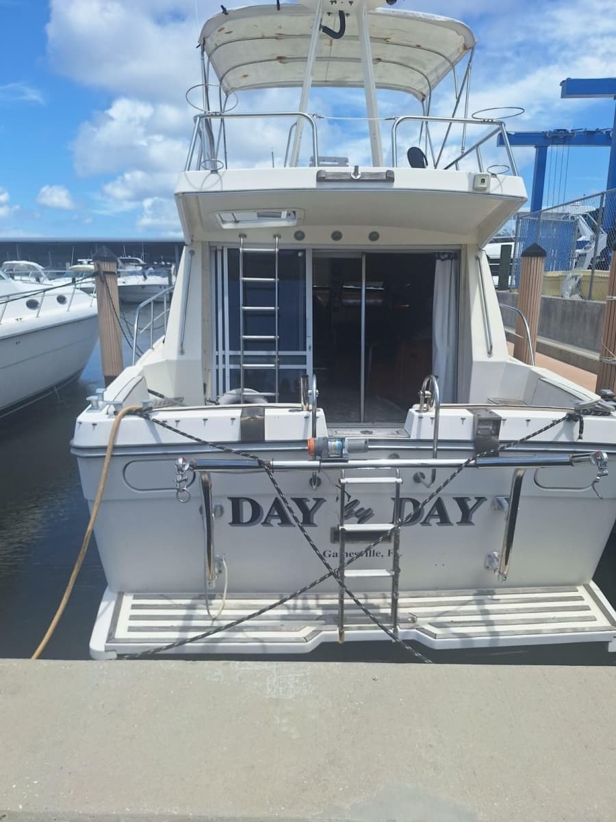 1988 Birchwood 44TS Motor Yacht - Photo 2