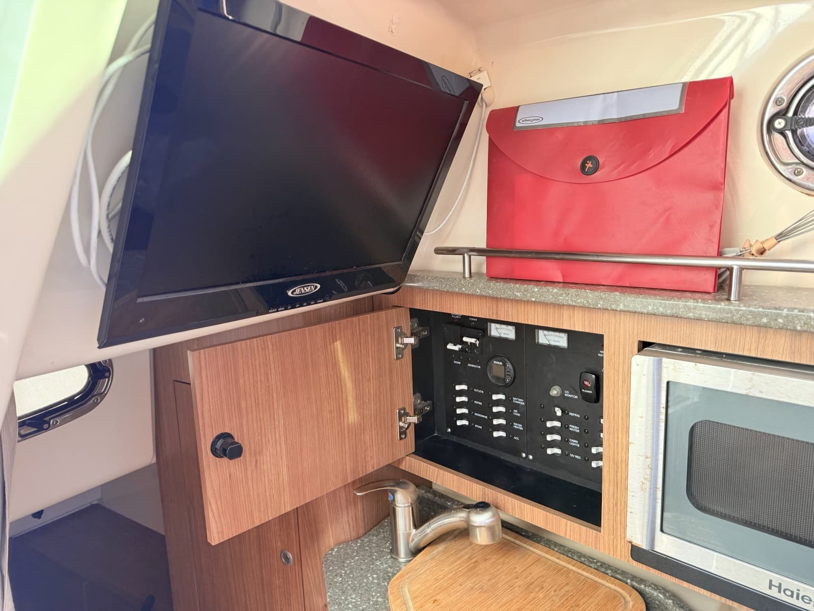 2012 Boston Whaler  - Photo 25