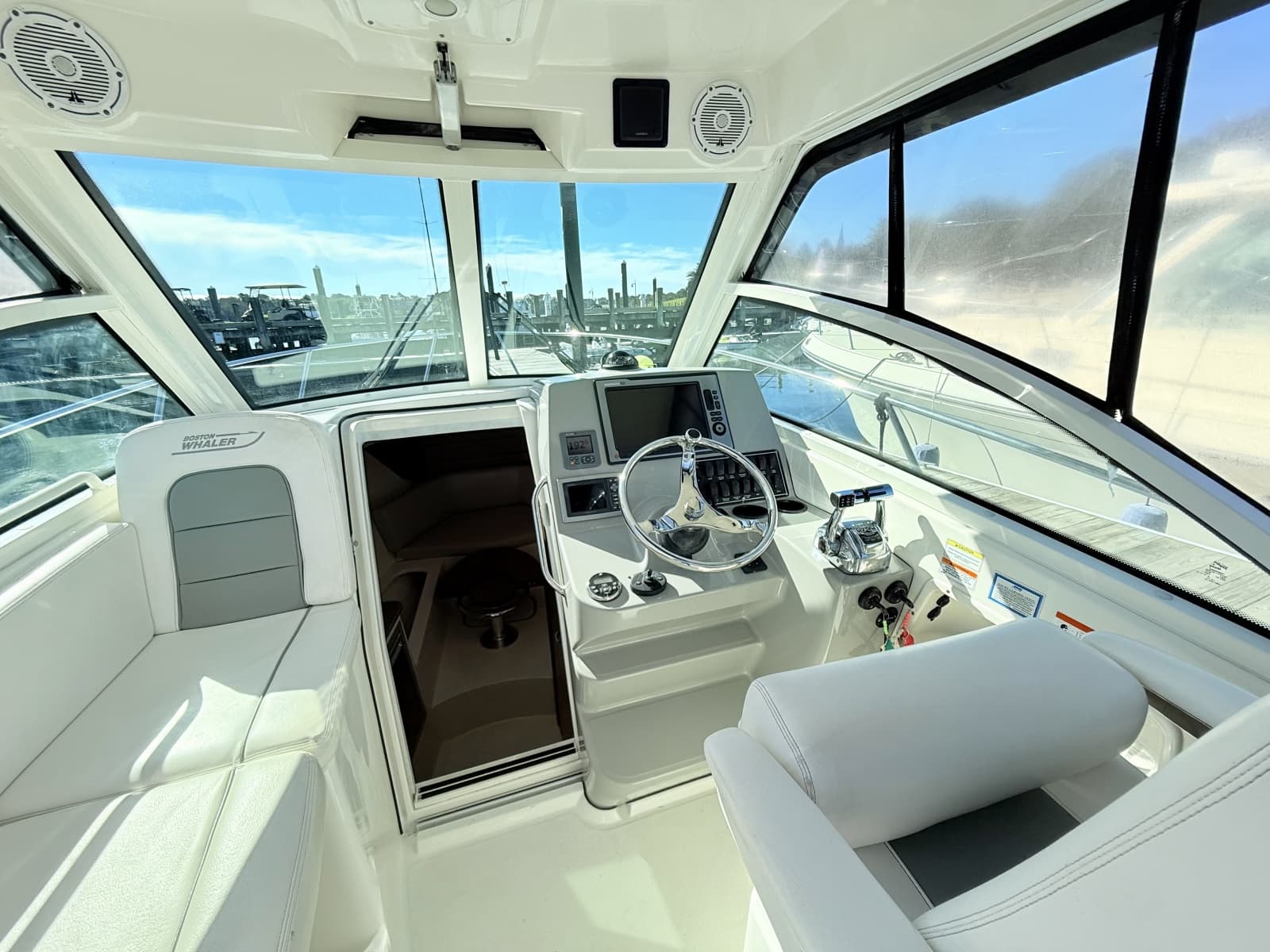 2012 Boston Whaler  - Photo 18