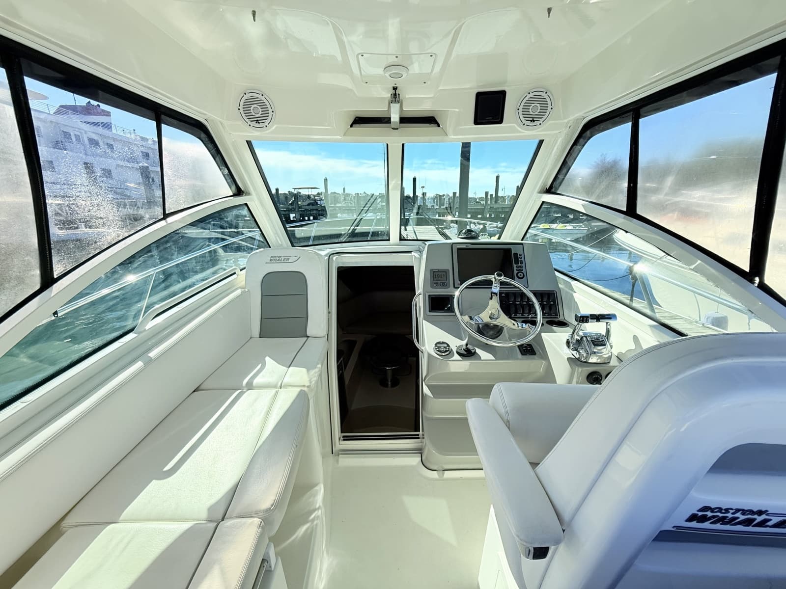2012 Boston Whaler  - Photo 16