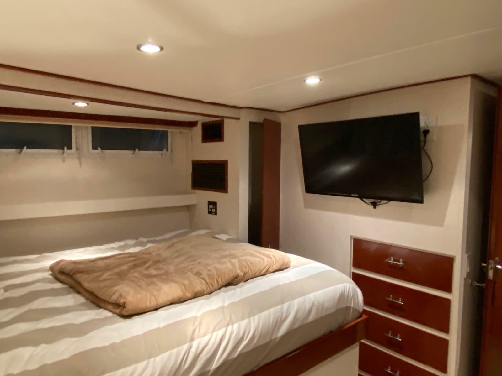 1973 Chris-Craft 47 Commander - Photo 9
