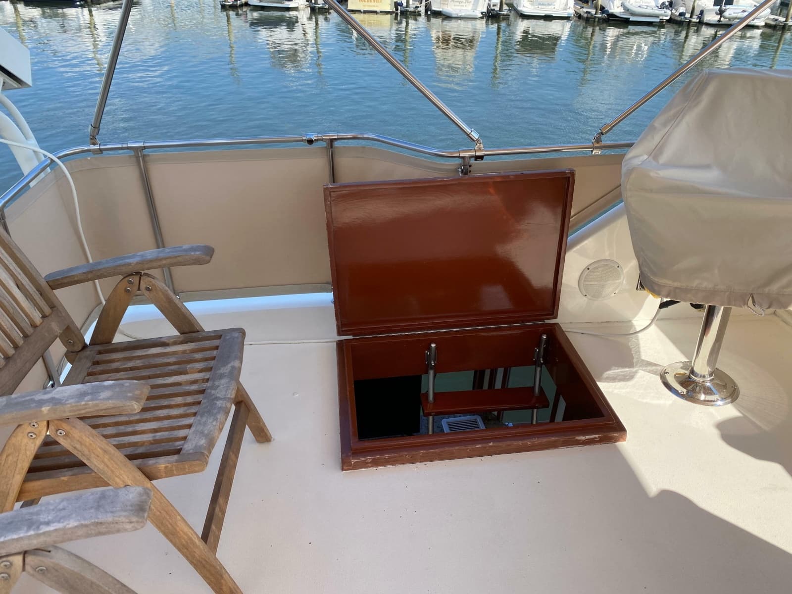 1973 Chris-Craft 47 Commander - Photo 30