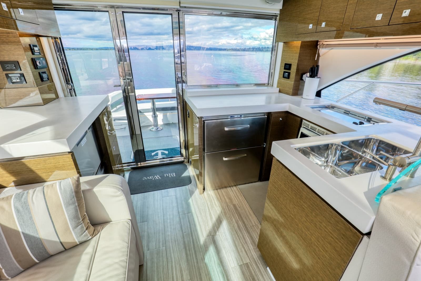 2018 Cruisers Yachts 54 Cantius - Photo 4
