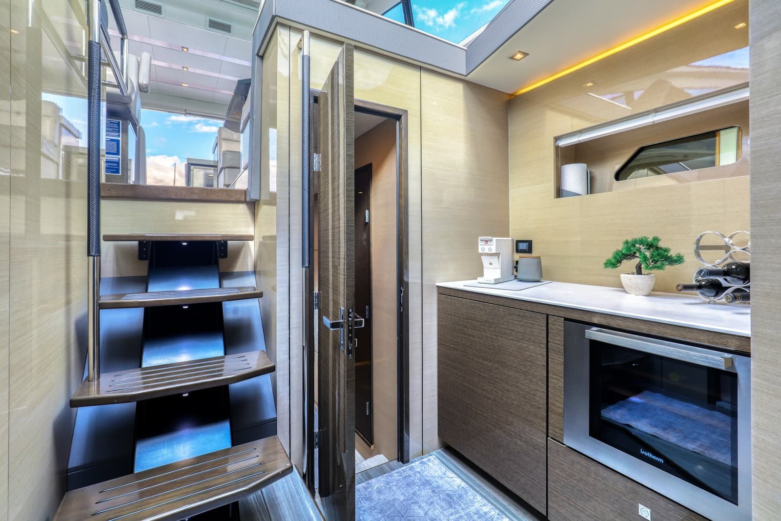 2018 Cruisers Yachts 54 Cantius - Photo 6