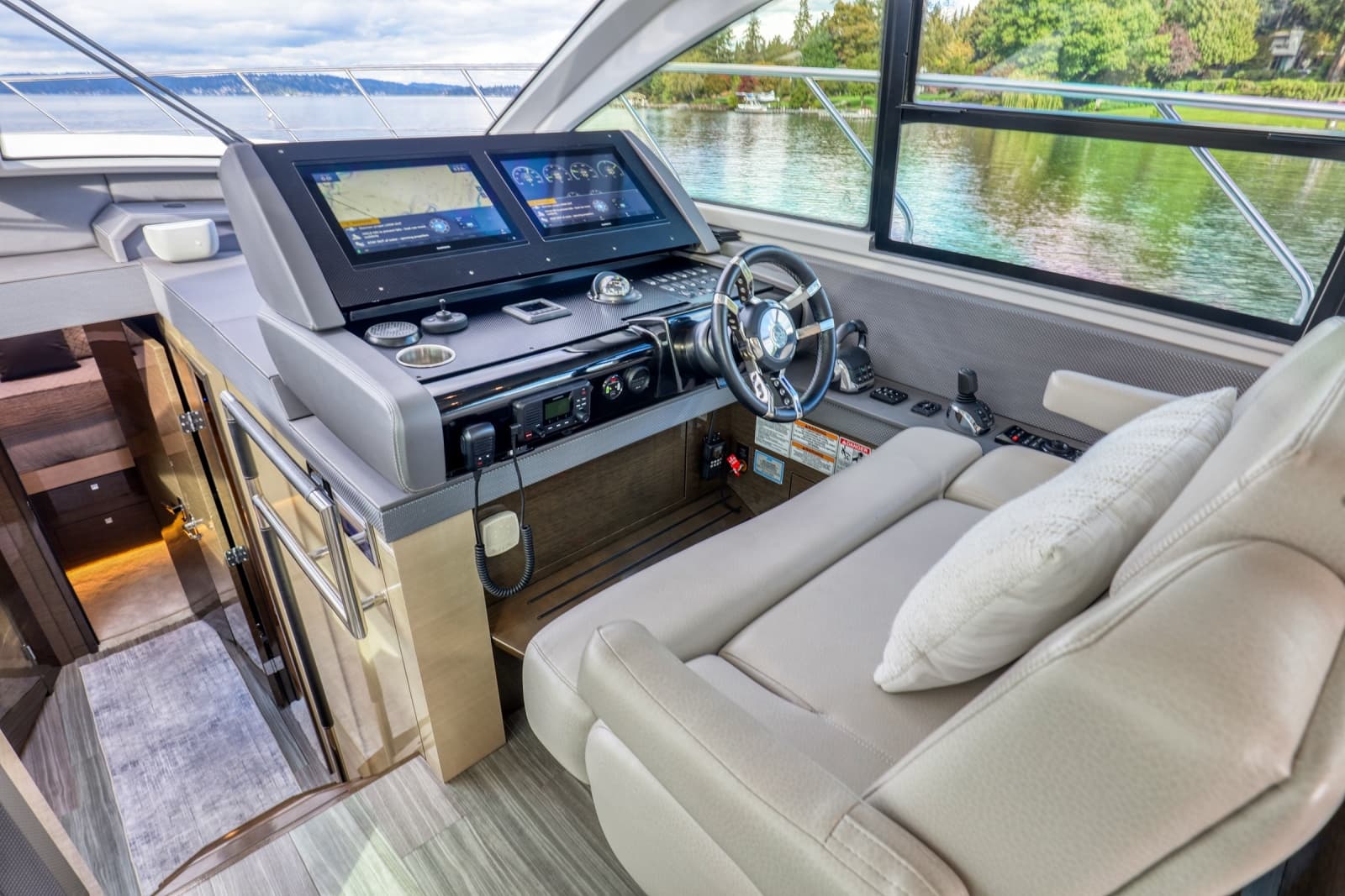 2018 Cruisers Yachts 54 Cantius - Photo 15