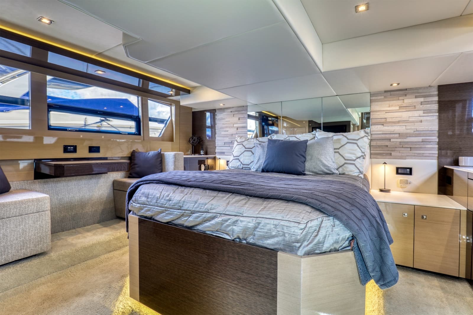 2018 Cruisers Yachts 54 Cantius - Photo 7