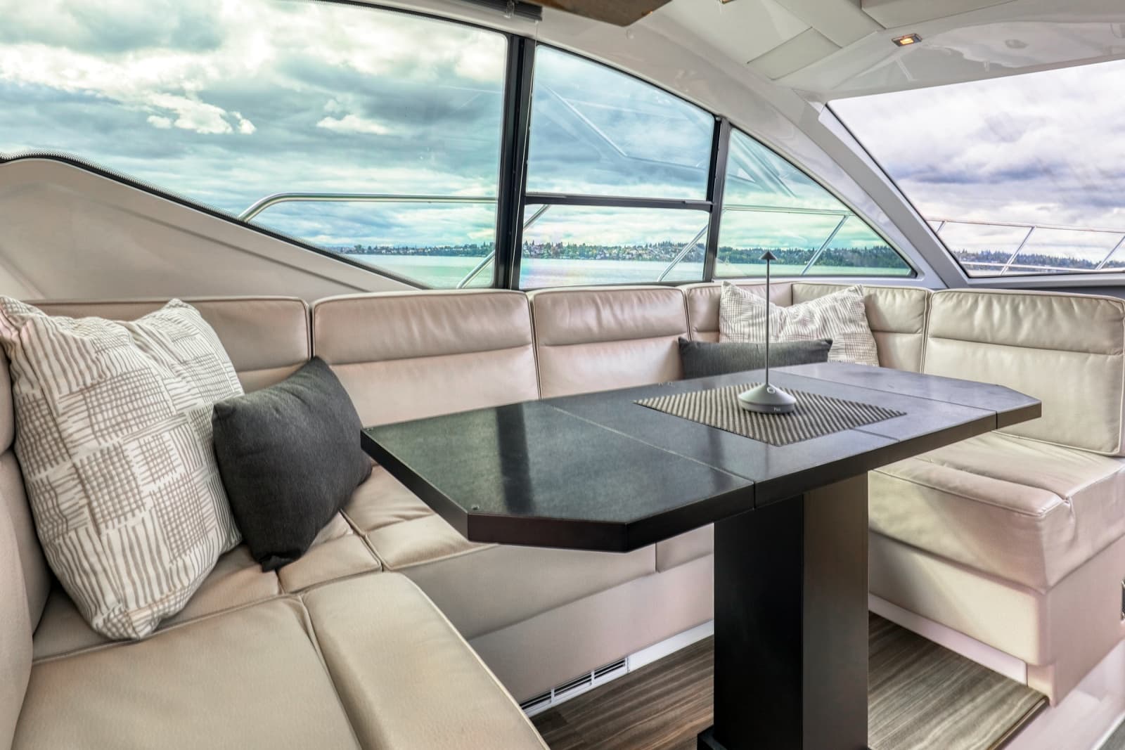2018 Cruisers Yachts 54 Cantius - Photo 5