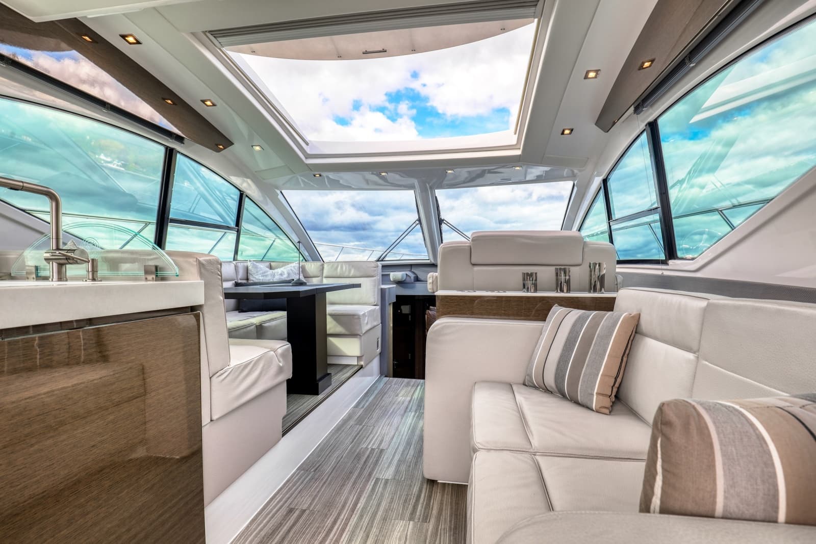 2018 Cruisers Yachts 54 Cantius - Photo 2